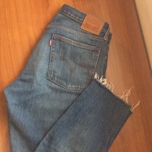 Levi’s Wedgie Icon Jeans with Raw Edge (size 29)